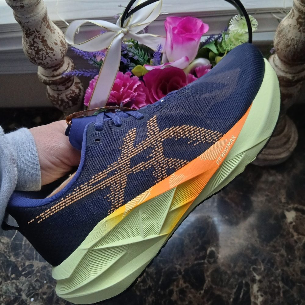 Asics Nova Blast 5 Comfort/Athletic Medical Field Shoes Size 9.5 Men/11 Women - Picture 2 of 13